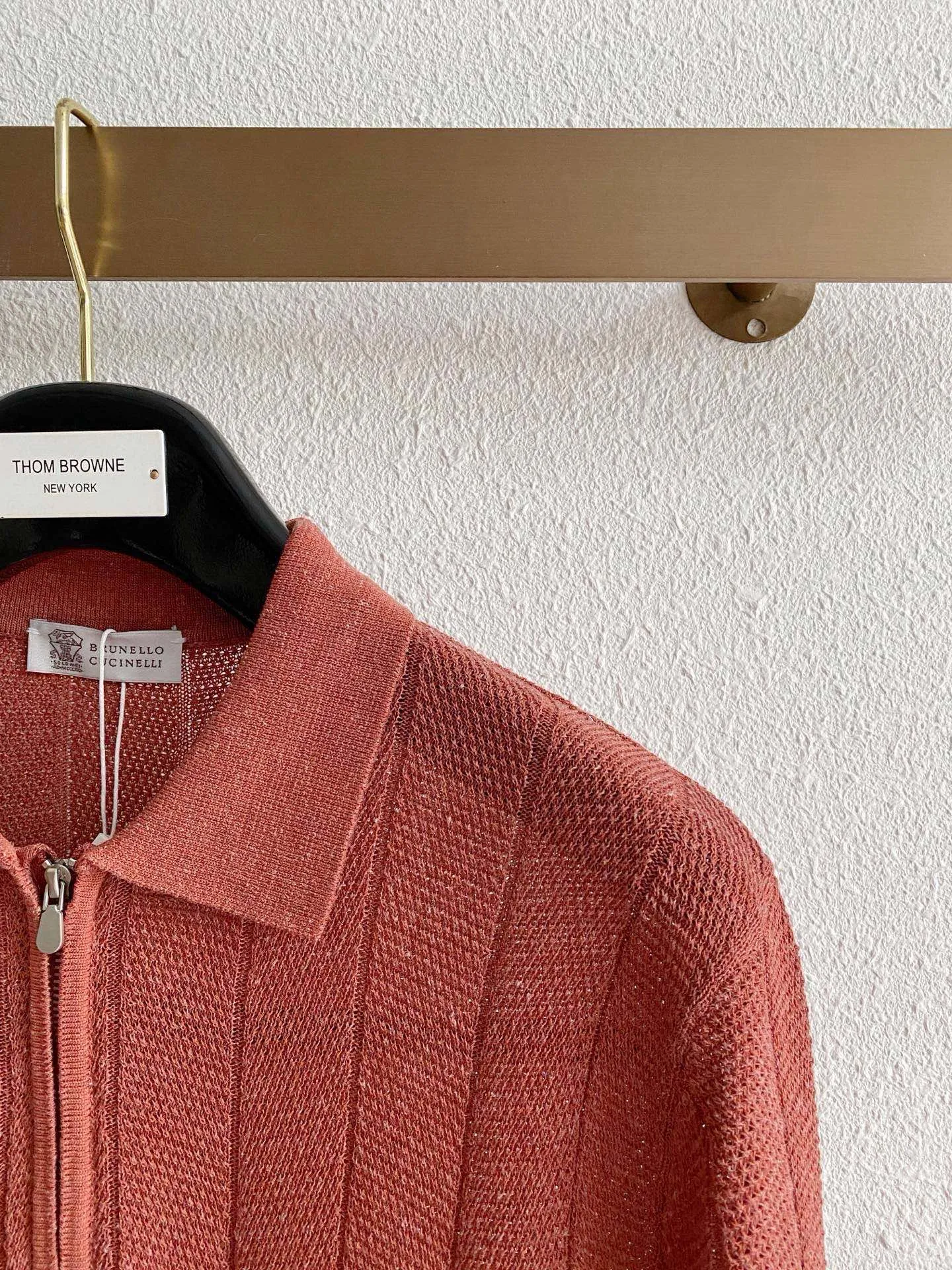 Brunello Cucinelli old money style half-zip knitted Polo shirt, Classic design, the fabric is made of linen + lyocell/cotton blended material, which combines the breathable freshness of linen and the drape and silky smoothness of lyocell. It is not sweaty or sticky when worn in summer. Sizes: M-3XL